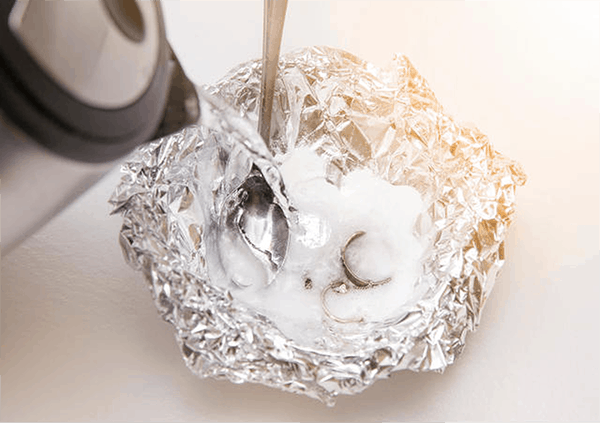 mix baking soda with water